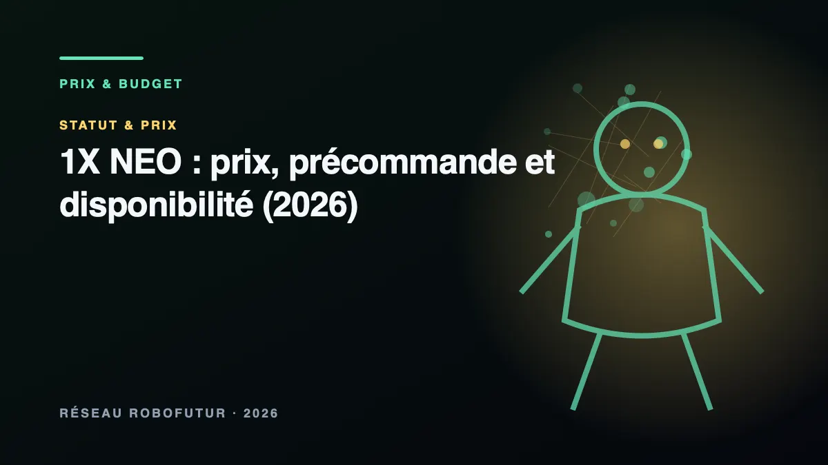 Robot humanoïde domestique à revêtement textile clair de type 1X NEO, debout dans un intérieur
